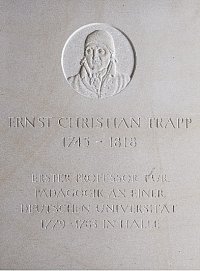 Relief zur Erinnerung an Ernst Christian Trapp im Haus 5 der Franckeschen Stiftungen